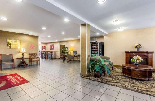 Evansville Hotel | Econo Lodge Inn & Suites Evansville East