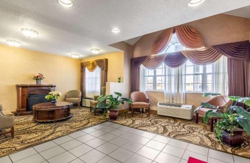 Evansville Hotel | Econo Lodge Inn & Suites Evansville East