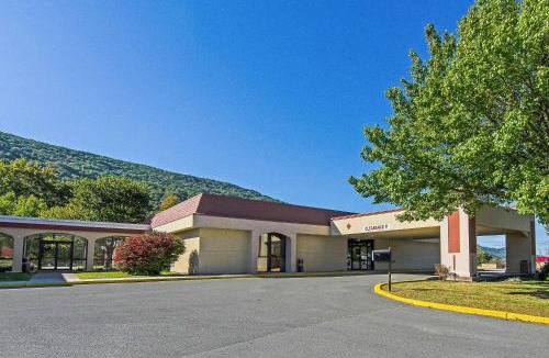 Norton Hotel | Econo Lodge Inn & Suites Norton - Wise South