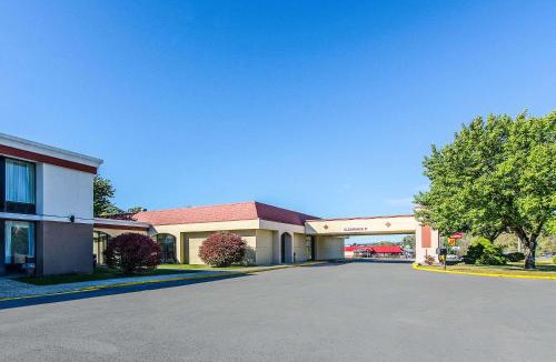 Norton Hotel | Econo Lodge Inn & Suites Norton - Wise South