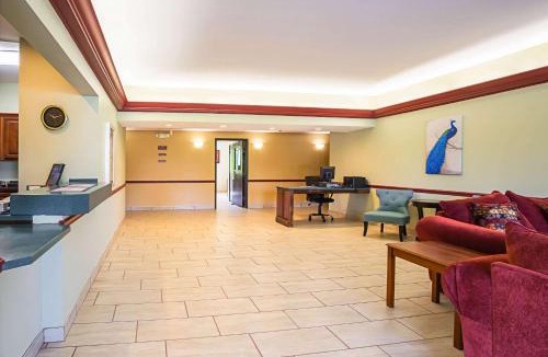 Ripley Hotel | Econo Lodge Inn & Suites Ripley