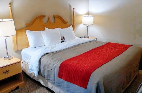 Newport Hotel | Econo Lodge