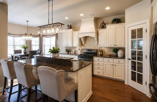 Sapulpa House | Elegant Brick House at Jenks
