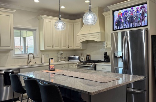 Prospect House | Elegant Derby Home, Sleeps 10, Beauty Suite + Wellness Lounge