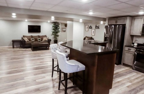 Owensville House | Elegant Glamping Vacation Rental in Missouri - Tranquil Getaway Suitable for 10 People near Owensville
