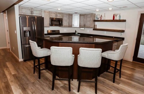 Owensville House | Elegant Glamping Vacation Rental in Missouri - Tranquil Getaway Suitable for 10 People near Owensville