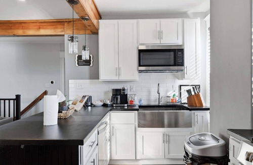 Beechmont House | Elegant Historic Apartment with Craftsman Details