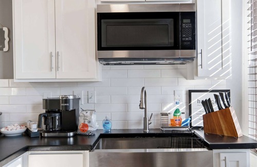 Beechmont House | Elegant Historic Apartment with Craftsman Details