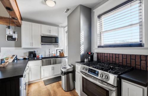 Beechmont House | Elegant Historic Apartment with Craftsman Details