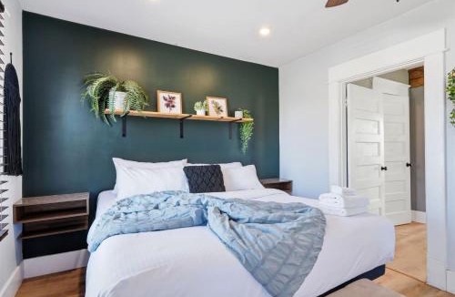 Beechmont House | Elegant Historic Apartment with Craftsman Details