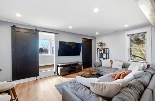 Beechmont House | Elegant Historic Apartment with Craftsman Details