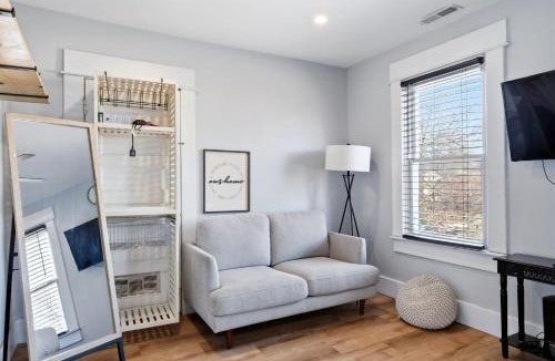 Beechmont House | Elegant Historic Apartment with Craftsman Details