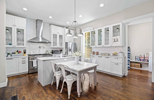 Old Louisville House | Elegant manor w/yard close to NuLu & attractions!