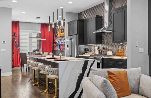 Buena Vista House | Elegant Nash Karaoke Haven w/Rooftop Fire Table
