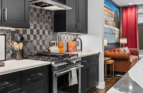 Buena Vista House | Elegant Nash Karaoke Haven w/Rooftop Fire Table