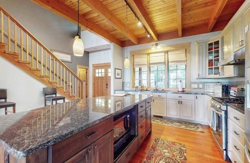 Skyland House | Elkhorn Cabin & Eagles Wing Lodge | 2 Adjacent Cabins | Walk to Spa & Trails