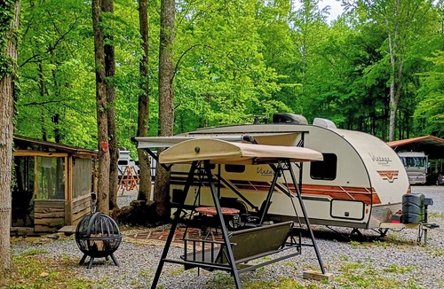 Del Rio House | Elsie The Happy Camper in the Great Smoky Mountains of Del Rio, TN!