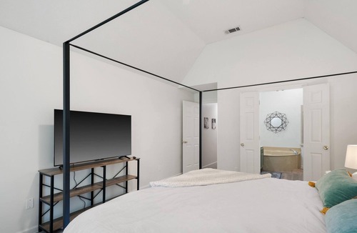 Cordova House | Elvis in the burbs - Stylish home in Cordova