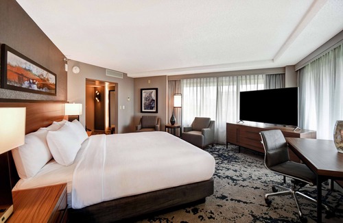 Old Market Hotel | Embassy Suites by Hilton Omaha Downtown Old Market