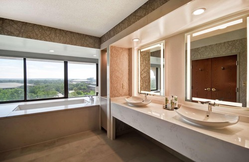 Old Market Hotel | Embassy Suites by Hilton Omaha Downtown Old Market