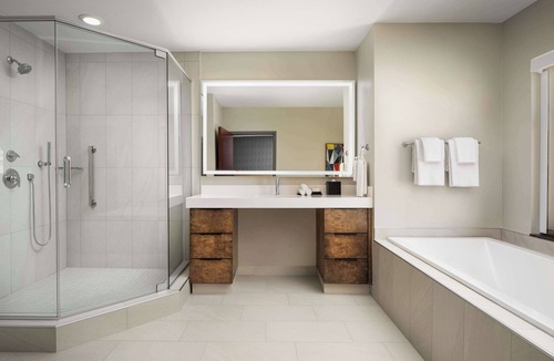 Downtown Lincoln Hotel | Embassy Suites Lincoln