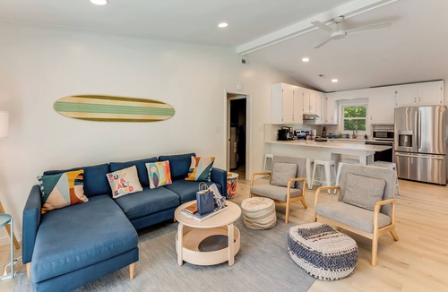 Emerald Isle House | Emerald Isle Oceanside, walk to beach, yard, bikes, beach gear, near everything