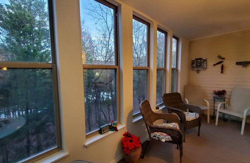 Hollister Condo | Emerald Pointe~Lakefront~Walk-In~3 Kings