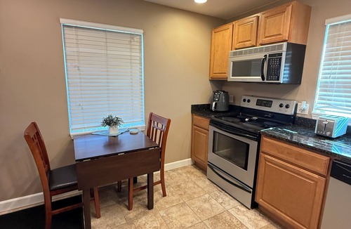 Cape Girardeau Apartment | EN06 - Private 1BR apartment in secure building downtown!