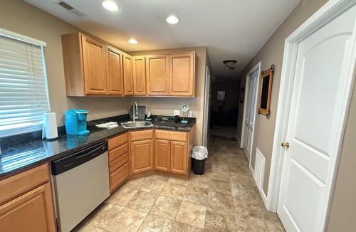 Cape Girardeau Apartment | EN06 - Private 1BR apartment in secure building downtown!