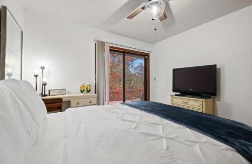 Kimberling City House | Enchanted Woods Hideaway