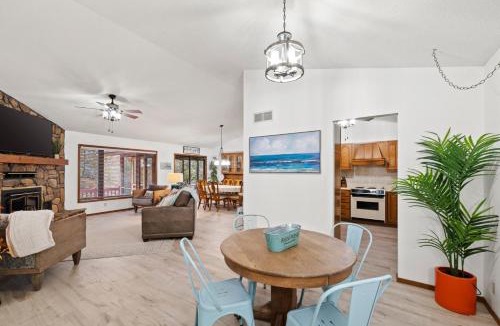 Kimberling City House | Enchanted Woods Hideaway