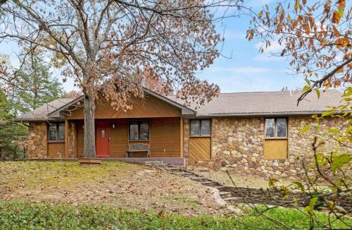 Kimberling City House | Enchanted Woods Hideaway