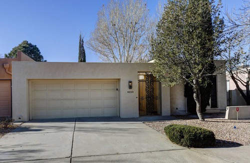 Bear Canyon House | Enchanting Southwest Serenity - SO Convenient to Golf, Grocery, and Restaurants!
