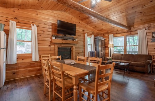 Shell Knob Cabin | Enjoy Sassafras cabin on the shores of Table Rock Lake