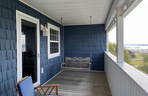 Sneads Ferry House | Enjoy the ICW overlooking N. Topsail Beach with Pier and 2 boat lifts. Pets OK