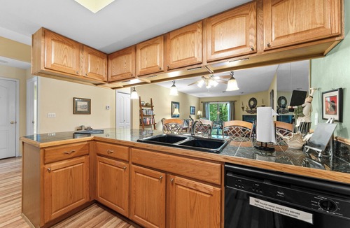 Table Rock Condo | Enjoy the Indoors and Outdoors in this Adorable Condo! This Oasis Allows Pets