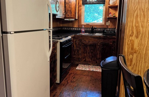 Mid America House | Enjoyable 1-bedroom house with AC in charming Buckville