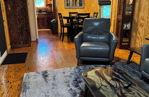 Mid America House | Enjoyable 1-bedroom house with AC in charming Buckville