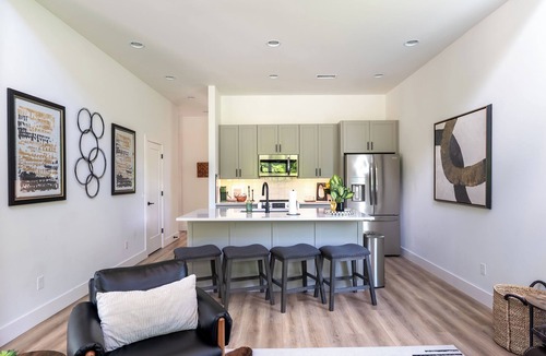Bella Vista House | Entire Home w/Cyclist Garage Lounge
