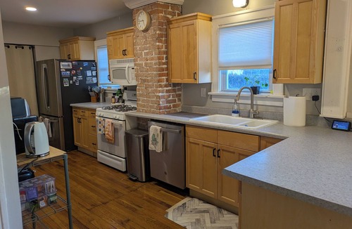 South Kansas City House | Entire House - safe area, 15 min walk to Streetcar!