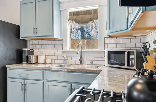 Old Louisville House | Entire & Private Carriage House Near Downtown + 2 Complementary Housekeeping.