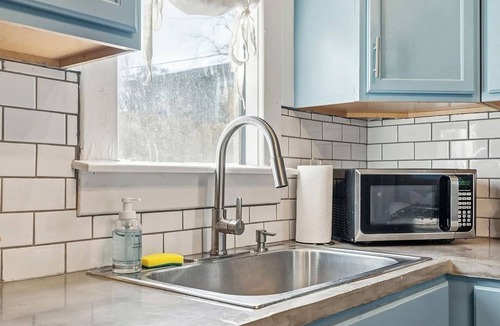 Old Louisville House | Entire & Private Carriage House Near Downtown + 2 Complementary Housekeeping.