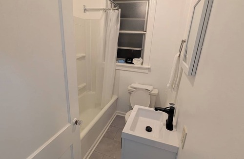 University City Apartment | Entire Upper Floor Dual-Suite Walk to Loop