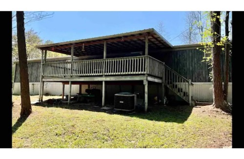 Bronston House | Entire vacation home hosted by Lori