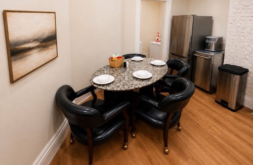 Southmoreland House | Entire Westport Duplex - Both Sides