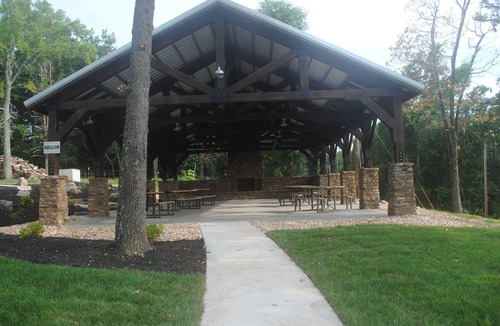 Kimberling City Cabin | Escape to Luxury, Modern Farmhouse Oasis W/Hot Tub, Scenic Views, Amenities!