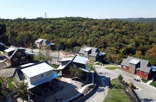 Kimberling City Cabin | Escape to Luxury, Modern Farmhouse Oasis W/Hot Tub, Scenic Views, Amenities!