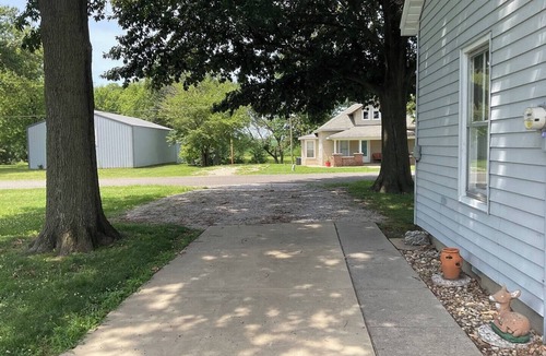 Keyesport Cottage | Escape to our newly remodeled, pet-friendly 3BR/2BA home in Keyesport—just a short walk to Carlyle Lake! Sleeps 7. Perfect for families, enjoy lake days, a full kitchen, workspace, and a cozy fire pit for relaxing evenings.