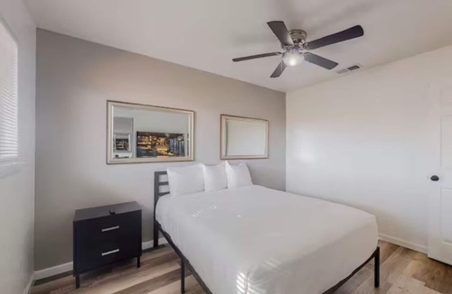 Uptown House | Espanola ABQ Uptown private backyard and garage!