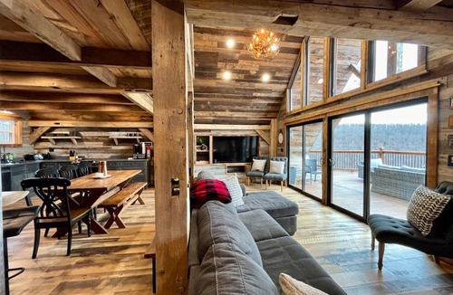 Heidelberg House | Estill Oaks - Luxe Mountain View Retreat -Hot Tub - Secluded 80-Acre Escape for 16 Guests